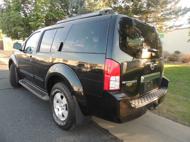 2005 Nissan Pathfinder EX-L W/ DVD System