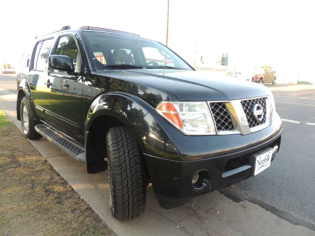 2005 Nissan Pathfinder EX-L W/ DVD System