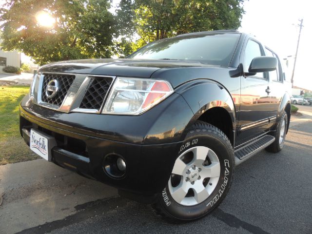 2005 Nissan Pathfinder EX-L W/ DVD System