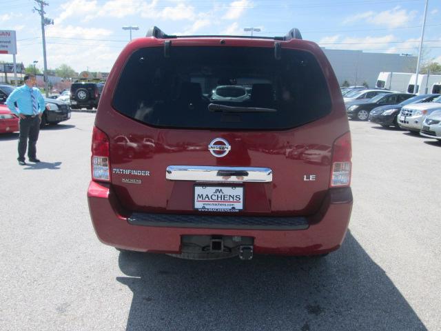 2005 Nissan Pathfinder SE