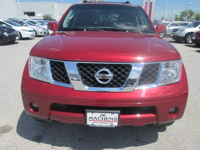 2005 Nissan Pathfinder SE