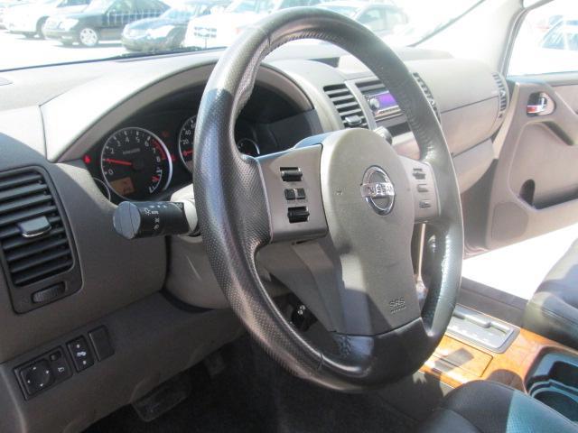 2005 Nissan Pathfinder SE