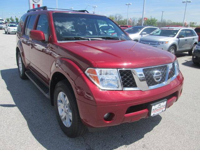 2005 Nissan Pathfinder SE