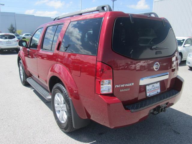 2005 Nissan Pathfinder SE