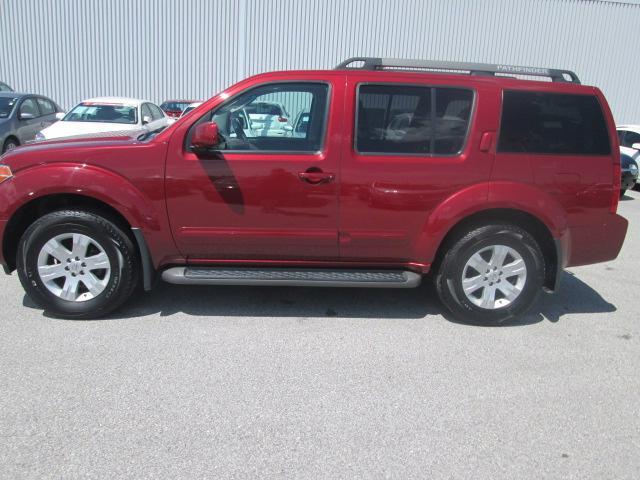 2005 Nissan Pathfinder SE