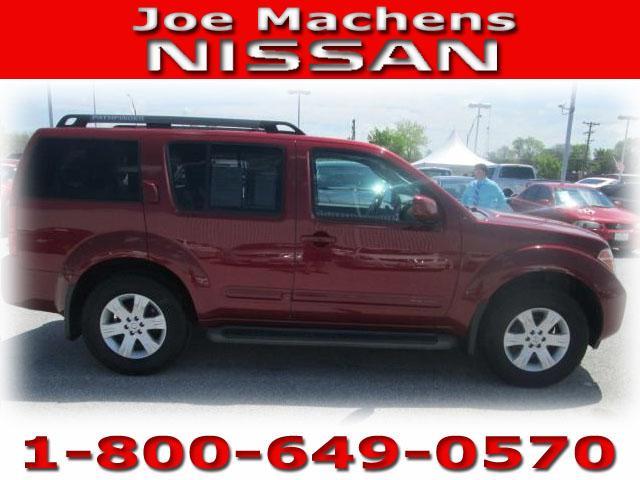 2005 Nissan Pathfinder SE