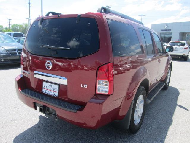 2005 Nissan Pathfinder SE