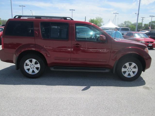 2005 Nissan Pathfinder SE