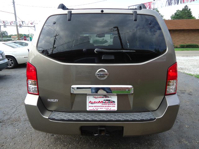 2005 Nissan Pathfinder AWD W/leatherroof (7pass)
