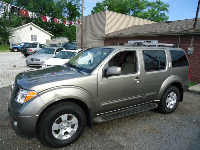 2005 Nissan Pathfinder AWD W/leatherroof (7pass)