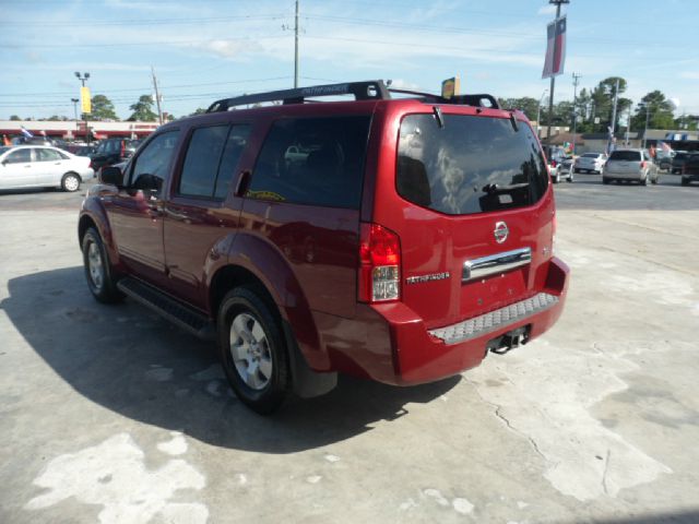 2006 Nissan Pathfinder EX-L W/ DVD System