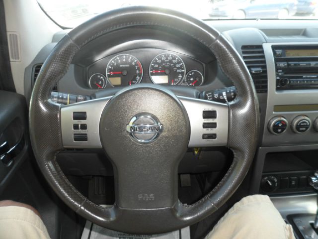 2006 Nissan Pathfinder EX-L W/ DVD System