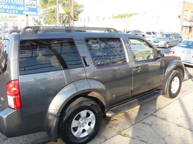2006 Nissan Pathfinder EX-L W/ DVD System