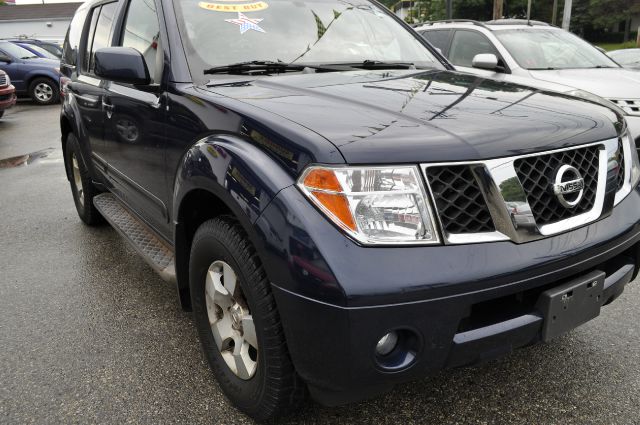 2006 Nissan Pathfinder LE AWD SUV