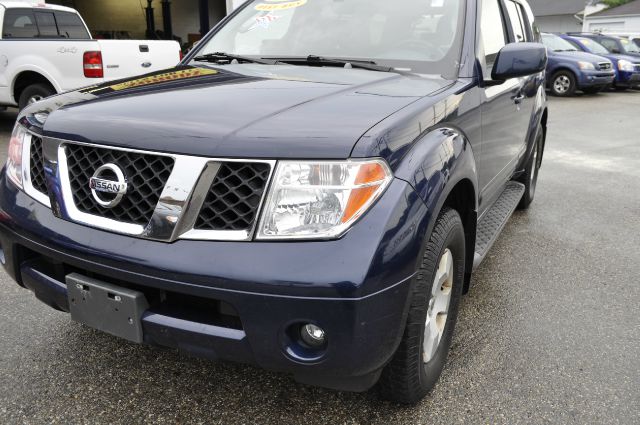 2006 Nissan Pathfinder LE AWD SUV