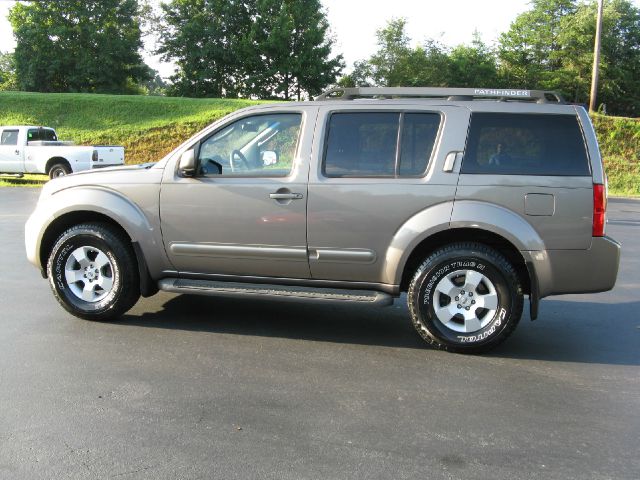 2006 Nissan Pathfinder EX-L W/ DVD System