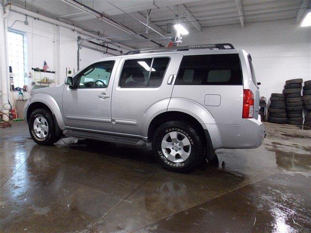 2006 Nissan Pathfinder SE