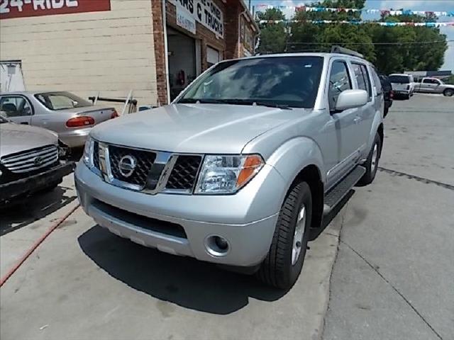 2007 Nissan Pathfinder Touring / AWD