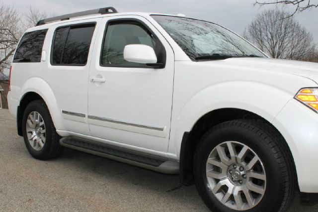 2009 Nissan Pathfinder 4.6L XLT Sport