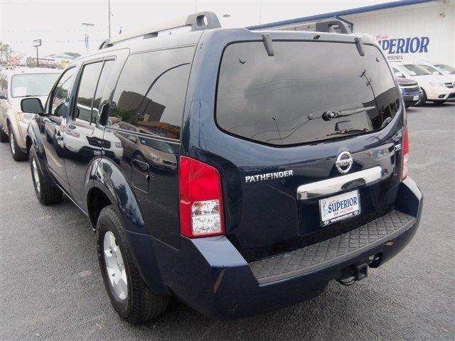 2011 Nissan Pathfinder 4WD Crew Cab SLE
