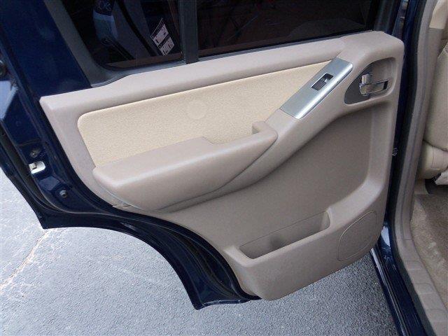 2011 Nissan Pathfinder 4WD Crew Cab SLE