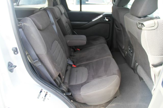 2011 Nissan Pathfinder Prerunner Double Cab V6 Auto 2WD