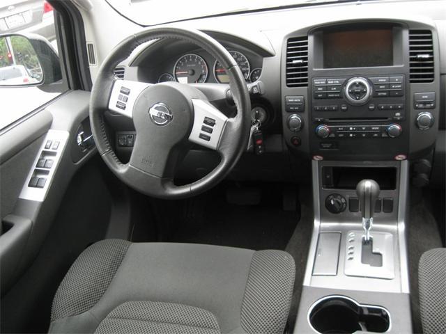 2011 Nissan Pathfinder XR