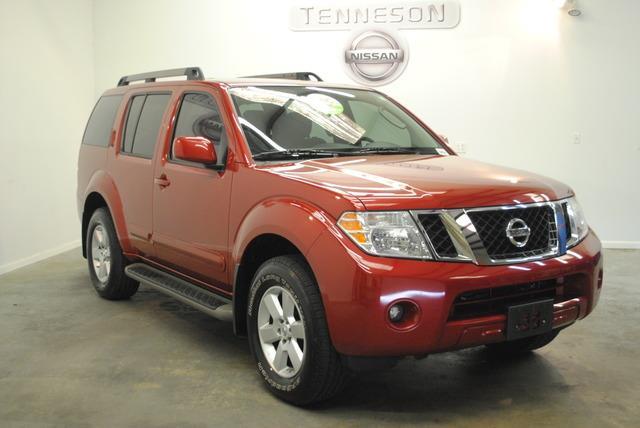 2012 Nissan Pathfinder 4WD Quad Cab 140.5 Laramie