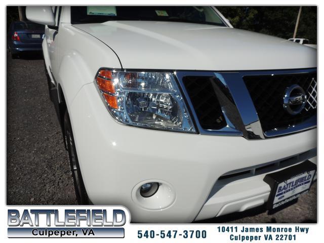2012 Nissan Pathfinder 4WD Crew Cab SLE