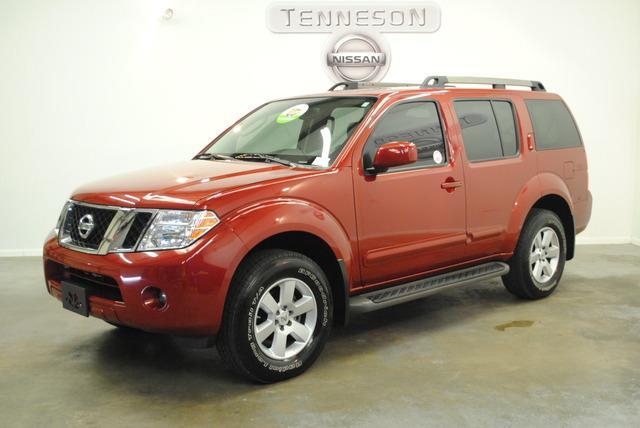 2012 Nissan Pathfinder 4WD Quad Cab 140.5 Laramie