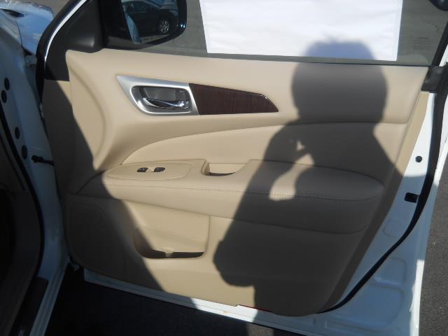 2013 Nissan Pathfinder LS S