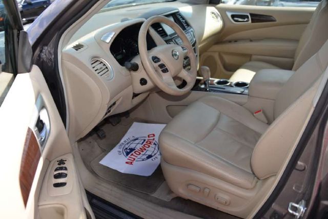 2013 Nissan Pathfinder 4dr Wgn Man Sport