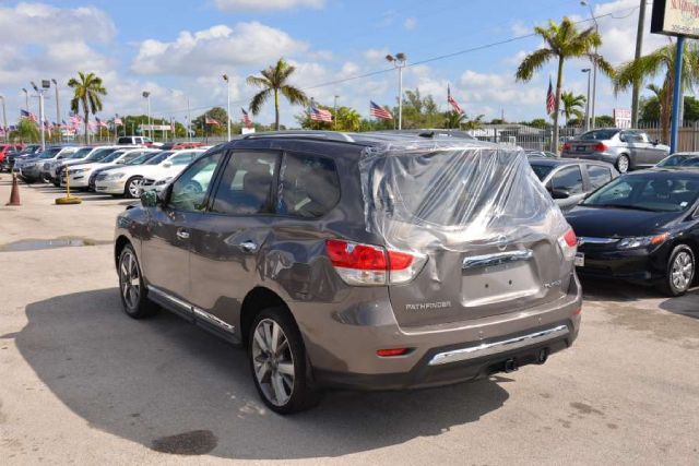 2013 Nissan Pathfinder 4dr Wgn Man Sport