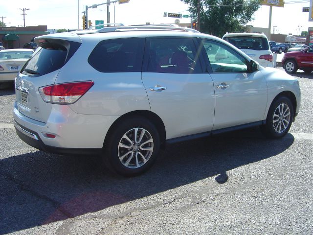 2013 Nissan Pathfinder 4-door Sedan AT Tech Pkg