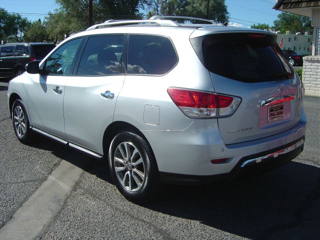 2013 Nissan Pathfinder 4-door Sedan AT Tech Pkg