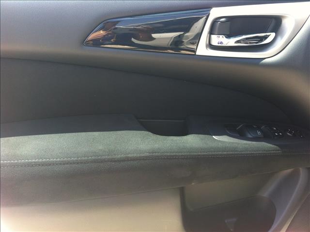 2013 Nissan Pathfinder Prerunner Double Cab V6 Auto 2WD