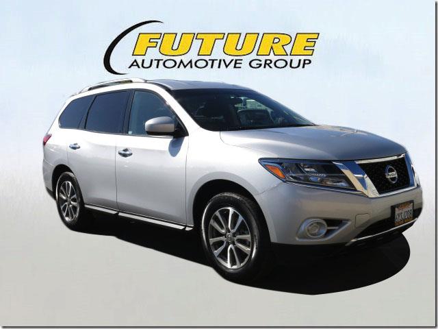 2013 Nissan Pathfinder FWD 4dr
