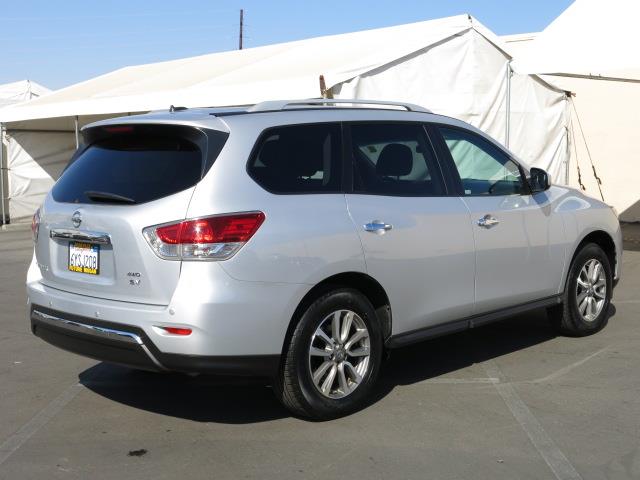 2013 Nissan Pathfinder FWD 4dr