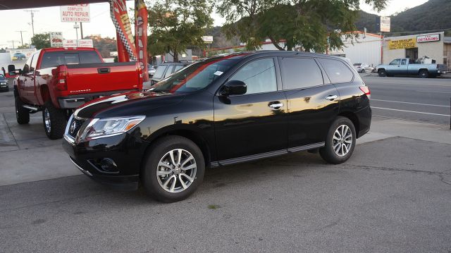 2014 Nissan Pathfinder Touring / AWD