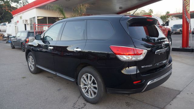 2014 Nissan Pathfinder Touring / AWD