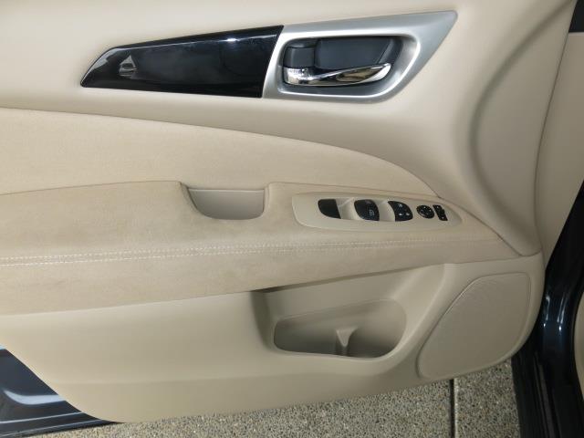 2014 Nissan Pathfinder Ion-2