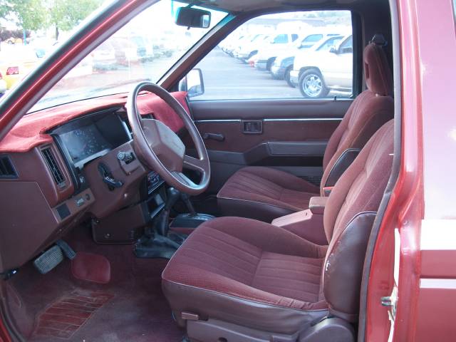 1993 Nissan Pickup Reg Cab 137 WB, 60.0 CA DR