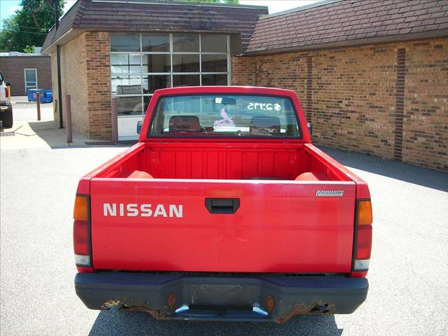 1993 Nissan Pickup LE - 4X4