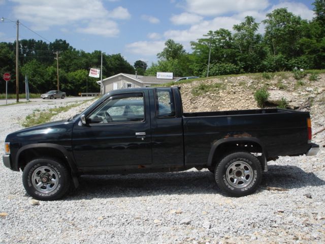 1994 Nissan Pickup RWD 3500 135 Van