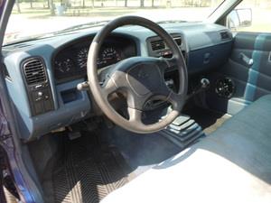 1995 Nissan Pickup Lariat 4D Crew Cab Truck