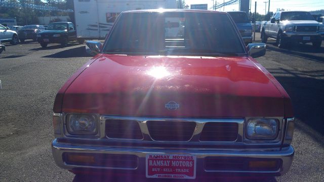 1995 Nissan Pickup LX Clean AUTO Checkwe Offer Financing FOR ALL TY