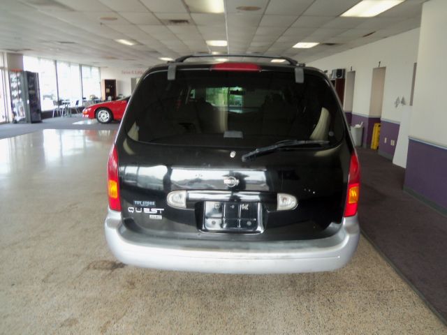 2000 Nissan Quest 140.5 SLT
