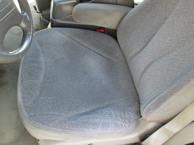 2000 Nissan Quest 140.5 SLT