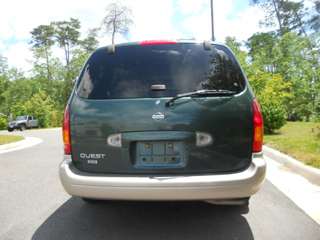 2000 Nissan Quest 140.5 SLT