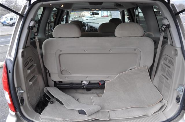 2001 Nissan Quest 2010 Ford XL